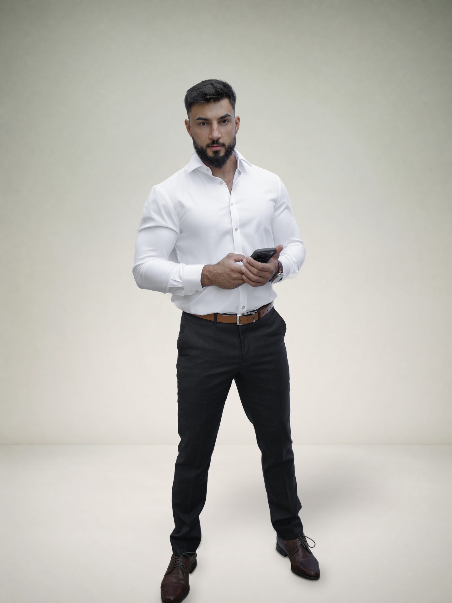 Eduard Vlase holding his phone